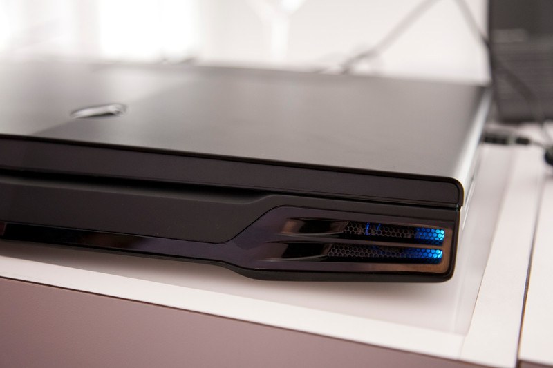 Illustration for article titled Alienware's 'Allpowerful' m17x Obliterates Crysis With Dual 1GB Nvidia GeForce GTX 280M Graphics Cards